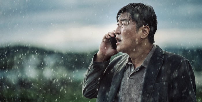 Notre critique est positive pour le film Défense d’atterrir qui montre la pugnacité des hommes à sauver d'autres hommes