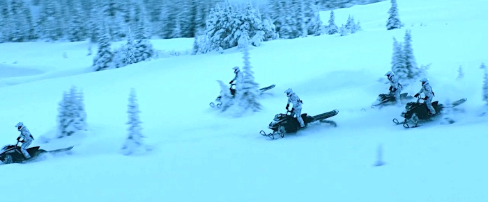 Les scènes d'action bénéficient d'un bon budget et d'une bonne réalisation dans le film The Mother