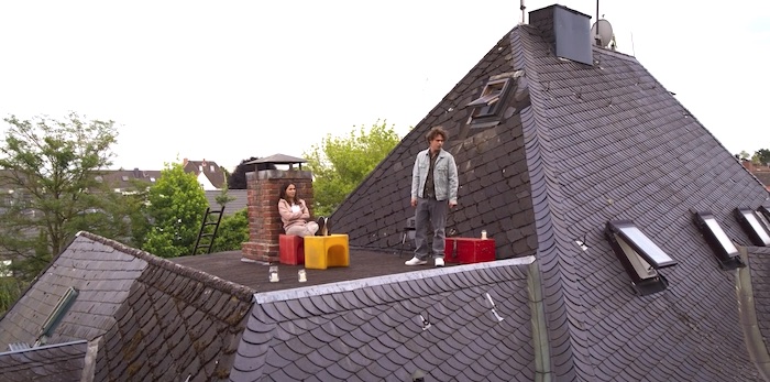 Avis positif pour le film Ils ne pensent vraiment qu’à ça où une étudiante et un étudiante frappés par la foudre sur un toit sont dotés d'organes génitaux parlants