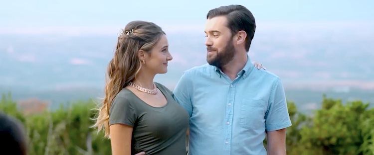 Critique positive du film Robots où deux robots androïdes tombent amoureux l'un de l'autre en devenant aussi pervers que leurs ex-propriétaires