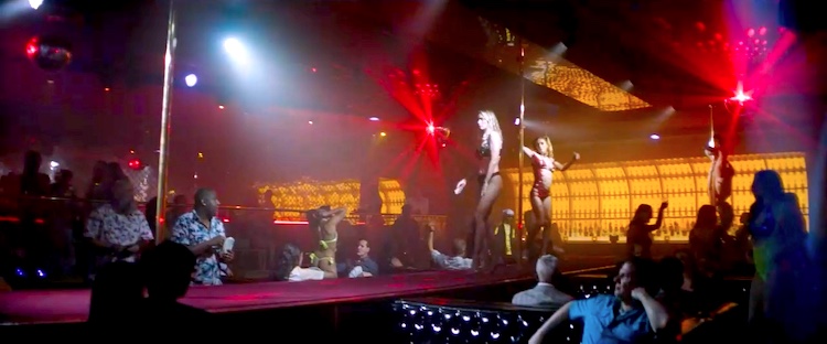 Liza Drake s'exhibait en lingerie devant des hommes en leur proposant des lap dances avant de devenir représentante pharmaceutique dans le film Marchands de douleur