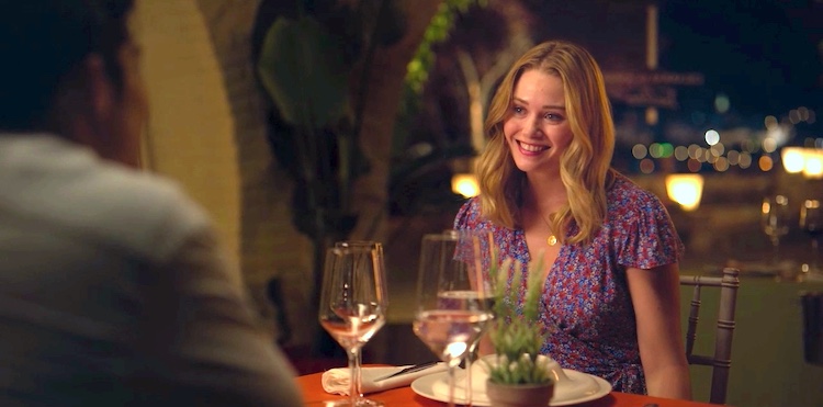 Virginia Gardner a misé sur son décolleté plongeant pour séduire un homme dans le film See you on Venus