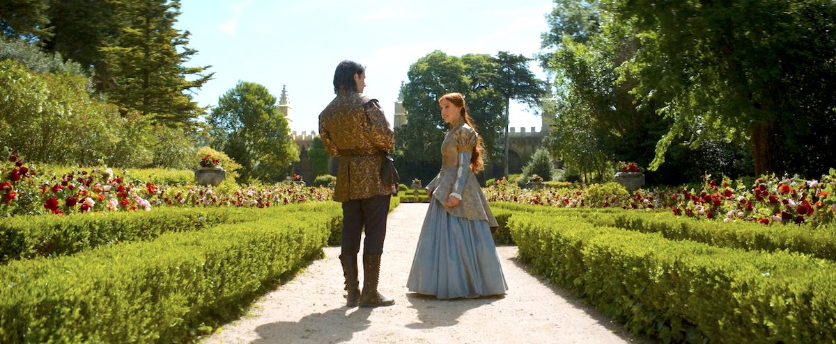 Millie Bobby Brown mesure 1m61 mais elle prend l'ascendant sur le Prince dans le film La Demoiselle et le dragon